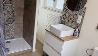 Les meublés de Louis-Marie, 2 appartements indépendants pour 4 personnes, 8 personnes au total, proche du Puy du Fou - Foto 4