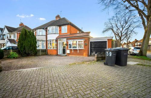 Marcot House Modern 5 bedroom house Solihull 10 mins drive from bhx & nec private off road parking - Foto 49