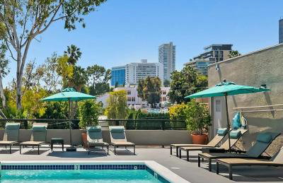 Skyline Escape 1-Bedroom with Balcony and Roof-Top Pool - Foto 6