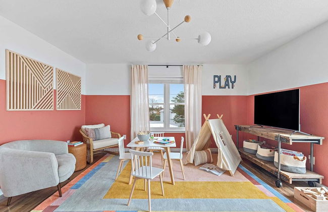 7bdr w/ Private Pool, Hot Tub, Fire Pit, Walk to Beach Tidal Wave by Avantstay - Foto 29