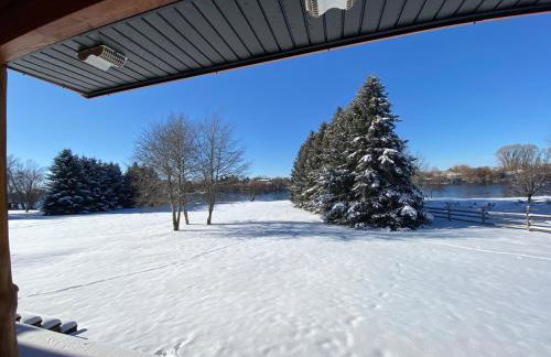 Chester Currents by KABINO Riverfront on Henrys Fork Air Conditioning Boat Launch Foosball Pool Table Huge Yard Garage WIFI - Foto 24