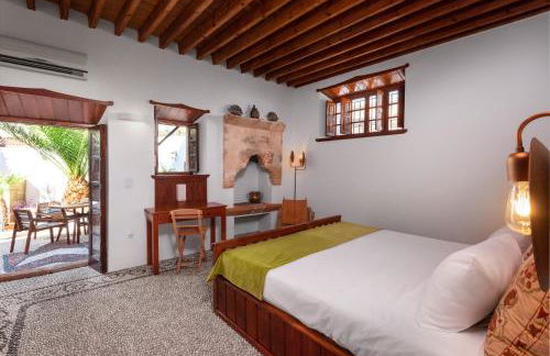 Antique Villa - Photo 28