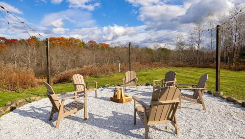 Luxury 4BR in Hudson Valley on a 8 Acre Estate - Hot Tub, Large Firepit, Oversized 38 Ft Deck! - Foto 2