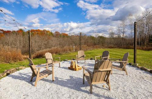 Luxury 4BR in Hudson Valley on a 8 Acre Estate - Hot Tub, Large Firepit, Oversized 38 Ft Deck! - Foto 2