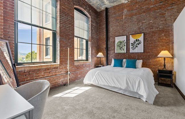 Historic Loft Retreat With Pool - Foto 21