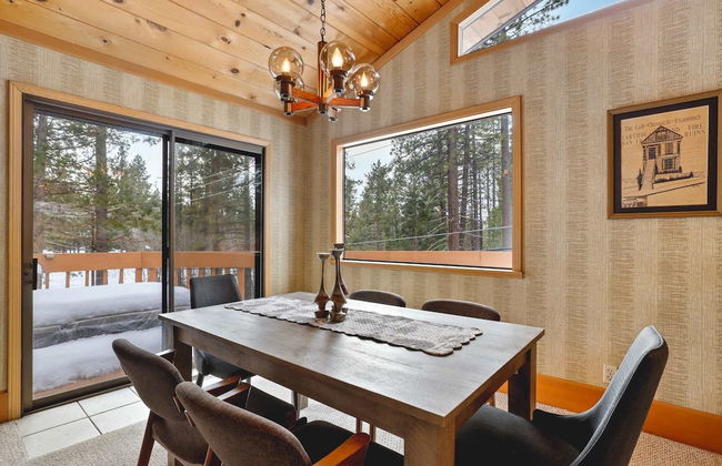 Tahoe Forest Chalet 3BR House w/ Mountain Views - Foto 41