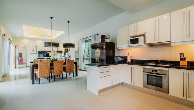 Ivory Pool Villa in Nai Harn - Foto 3, Habitación