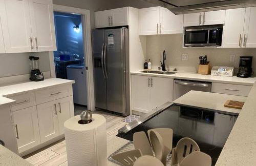 Luxurious Westchester Home Near Miami Clinics - Photo 3