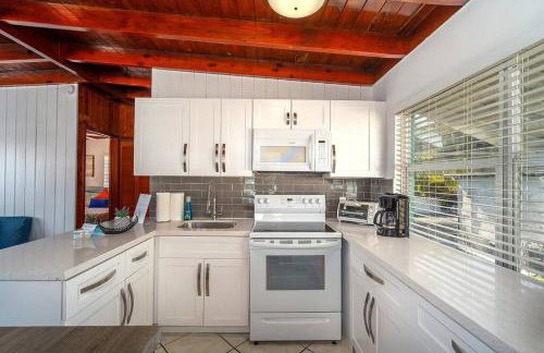 Waterfront Cozy Cottage with Boat Ramp & Dock - Foto 16