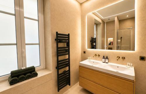 MONACO - MENTON - SEA VIEW - FULL CLIM - 2 BEDROOMS - PREMIUM LOCATION - LUXURY RENOVATED - PARKING - BALCONY - BEAcH and SUN - Photo 7