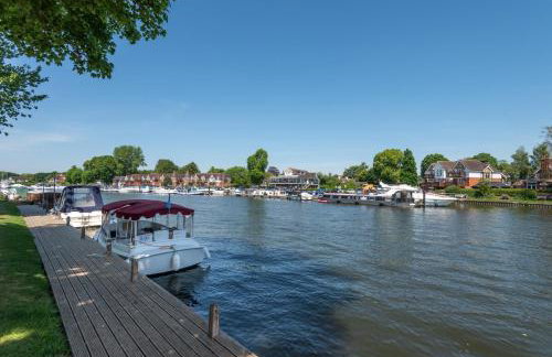 #30 Cozy & Stylish Studio Retreat - Near Odds Farm Park - Sleeps 2 - Perfect for business travelers and Couples - Free parking - Foto 24