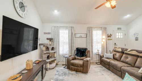 1 Mi to Colonial Beach Boardwalk Home with Fire Pit - Foto 4