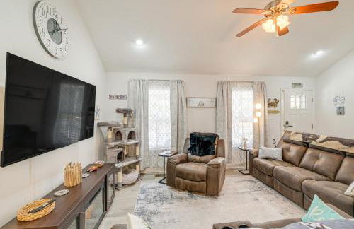 1 Mi to Colonial Beach Boardwalk Home with Fire Pit - Foto 4