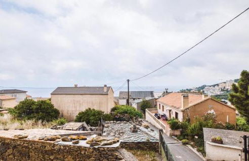 2 Bedroom Cozy Apartment In Pietranera - Foto 9