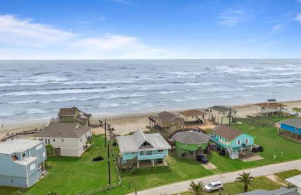 2nd Row Home Close to Beach - Foto 30