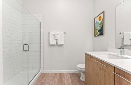 Riviere 3BR Apartment Stylish King Family Pets Friendly Pool & Gym Near Epic Universe - Foto 28