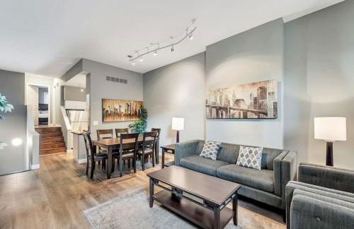 Settle into Soulard 6 beds 2 full baths - Photo 1