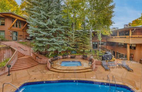 Updated 3BR, 3BA with Pool - Steps to Town - Foto 31