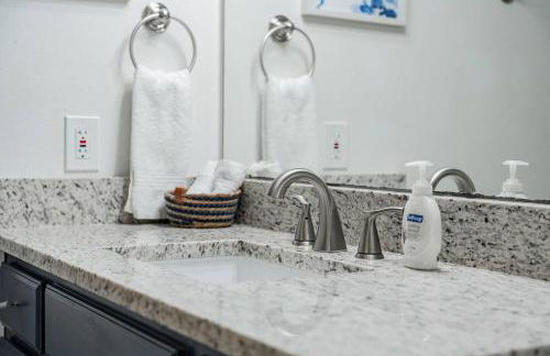 Rockwall Luxury Retreat-Pool/Spa/Patio/Gameroom - Foto 36