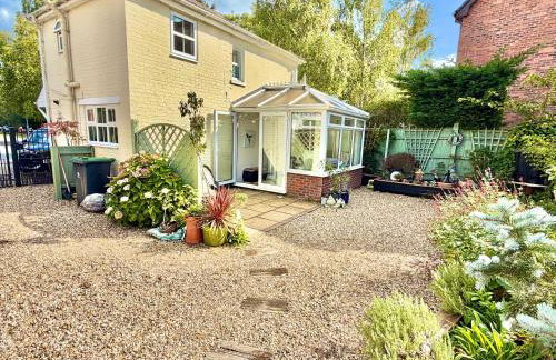 Gateman's Cottage - Three Bedroom Detached Home - Free Parking - Close to New Forest and Beaches - Photo 24