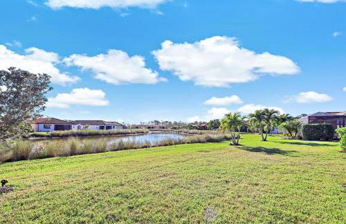 Modern waterfront home in Artesia with pool/gym - Photo 30