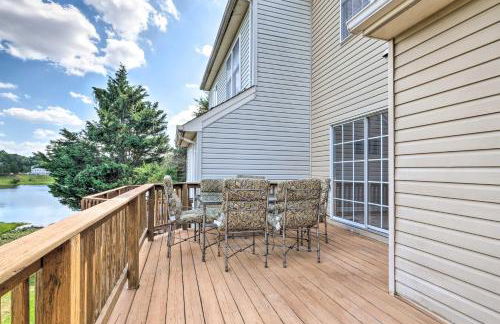 Pond-View Deck and Pool Table Woodbridge Haven! - Foto 3