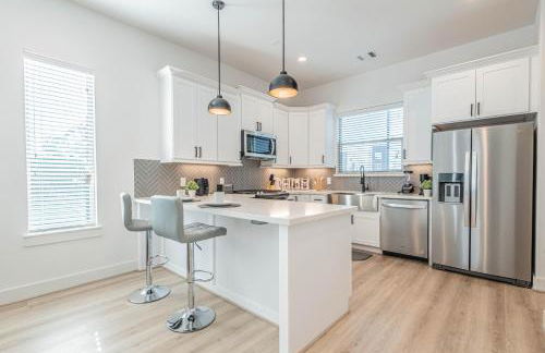 Luxury Charming 3BR 3Bath Free Wi-FI 8 Guests, Gated Home, Houston Downtown - Photo 4