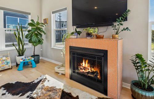 Family Fun Near Cedar Point - Rooftop Lake Views - Photo 25