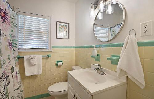 Steps to Beach & Downtown! Cozy Beach Bungalow #3 - Photo 5