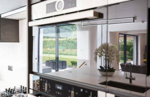 Luxury 8 bedroom home with leisure wing - Foto 20