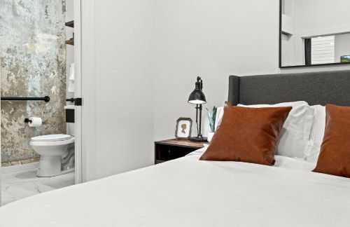 Walk to Everything in Old City- ADA compliant unit - Foto 13