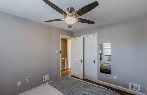 Beautiful 3br 2ba House with cozy backyard by CozySuites - Foto 9