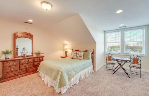 Marina, Pool and Balcony Modern Spring Lake Condo - Foto 16