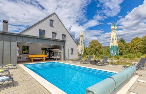 Four Bedroom Holiday House Mali Raj with Pool - Photo 31