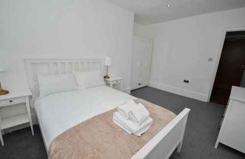 Modern 1 Bedroom Apartment in Morley with Parking - Foto 44