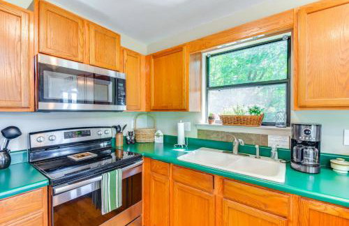 Mountain Cabin with Covered Decks and Fire Pit! - Foto 9