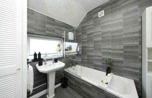 3 Bedroom Luxe Living for Contractors and Families by Coraxe Short Stays - Foto 23