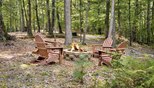 Hot Tub Deck Screened Porch Fire Pit & WiFi - Photo 4, Garden