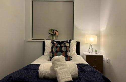 Eskdale Townhouse- Spacious 4BR ,Crawley, Free Wifi, Parking, fully equipped, contractor friendly, temporary relocations welcome, near Gatwick Airport - Foto 25