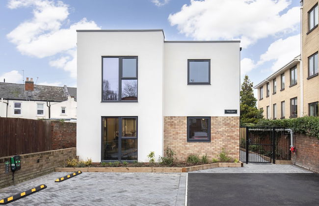 Elliot Oliver - Exquisite 2 Bedroom Apartment With Garden, Parking & EV Charger - Photo 18