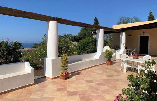 Casa Il Girasole, panoramica e a pochi passi dal centro di Malfa - Foto 4