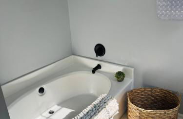 Retreat 4BR Sleeps 10 plus, 8mi LakePoint, Red Top - Foto 9