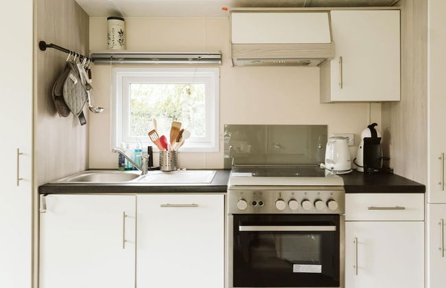 Cozy Chalet in Goedereede With Garden - Photo 7