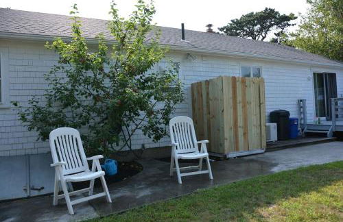 A Cozy Cape house steps to Restaurants & Beaches ~1.4 miles down scenic roads - Foto 21