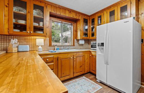 Spacious Family Home - 10 Mins to Cartersville - Photo 13