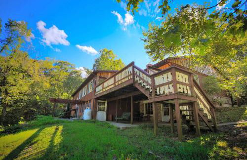 Secluded Cabin Rental for a Large Group Getaway on the Shenandoah River near Luray, Virginia - Photo 8
