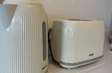 Brand-new flat, King Bed, Sofa Bed with full kitchen, Wi-Fi, self check-in Central location near everything - Foto 33