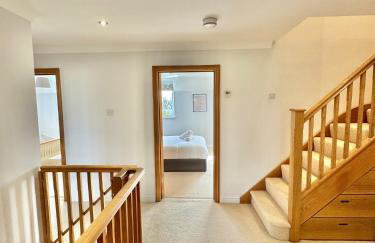 Stunning 7 Bedroom Escape Near New Forest and Beach - Large Garden - Serene Setting - Sleeps 14 - Foto 58