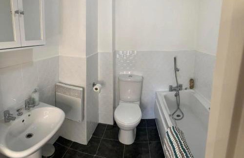 Stylish Apartment Sleeps 6, 2 Bed, 2 Bath, Free Parking & WIFI, Nr NEC & Uni - Foto 18
