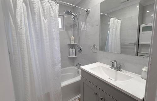 South Philly Retreat with Movie Nights and Backyard BBQ - Foto 6